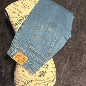 Levi’s 711